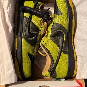 Nike Dunk Low “Halloween Skull”